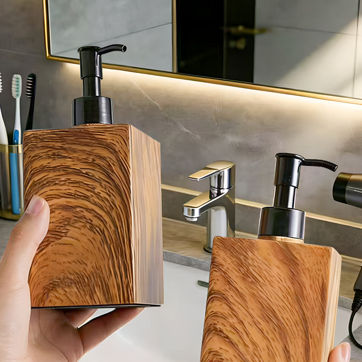 WoodSoap™ – Dispenser Premium de Sabonete e Shampoo