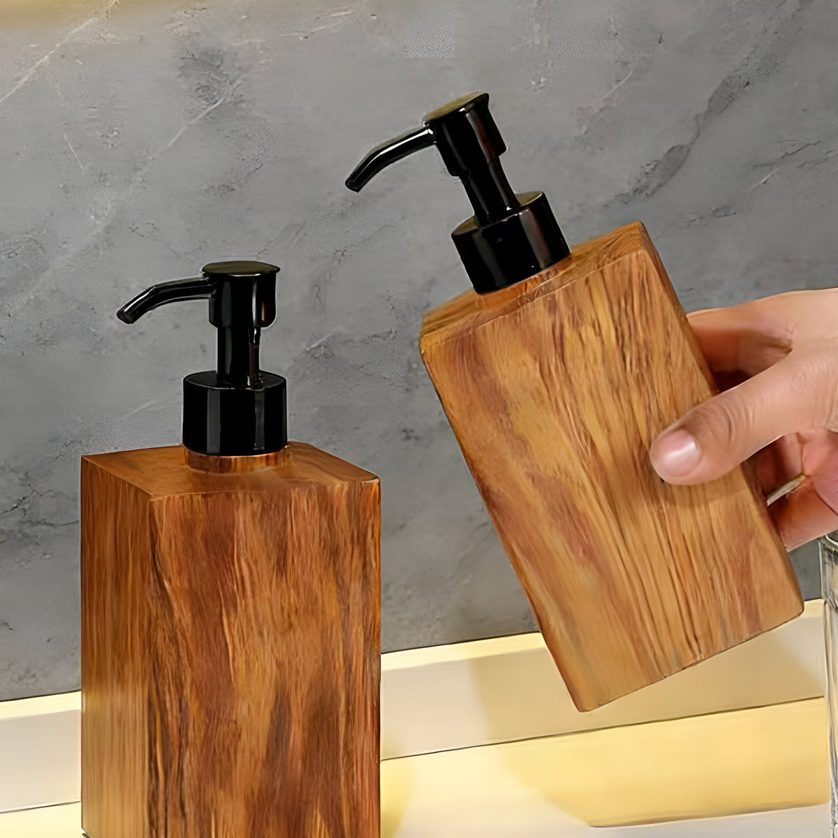 WoodSoap™ – Dispenser Premium de Sabonete e Shampoo